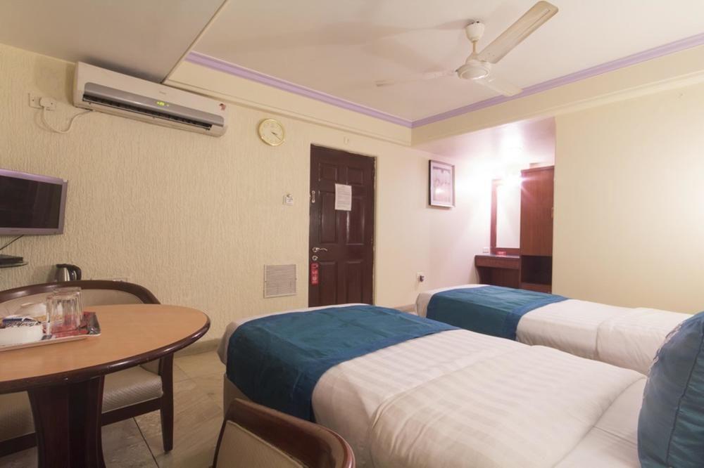 Hotel Peace Park Panvel Exterior photo